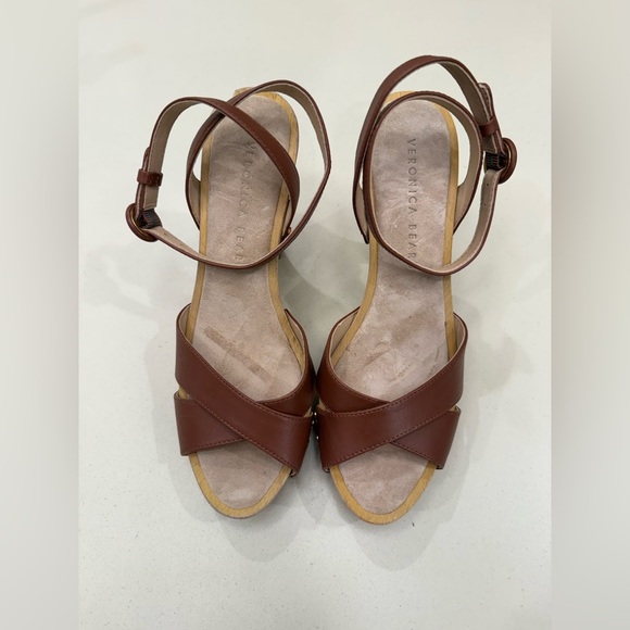 Veronica Beard Brown Leather Cross-Over Sandals - Picture 1 of 7
